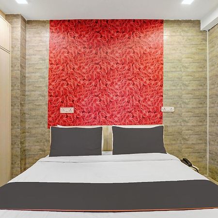 Collection O Model Town Metro View Hotel New Delhi Exterior photo