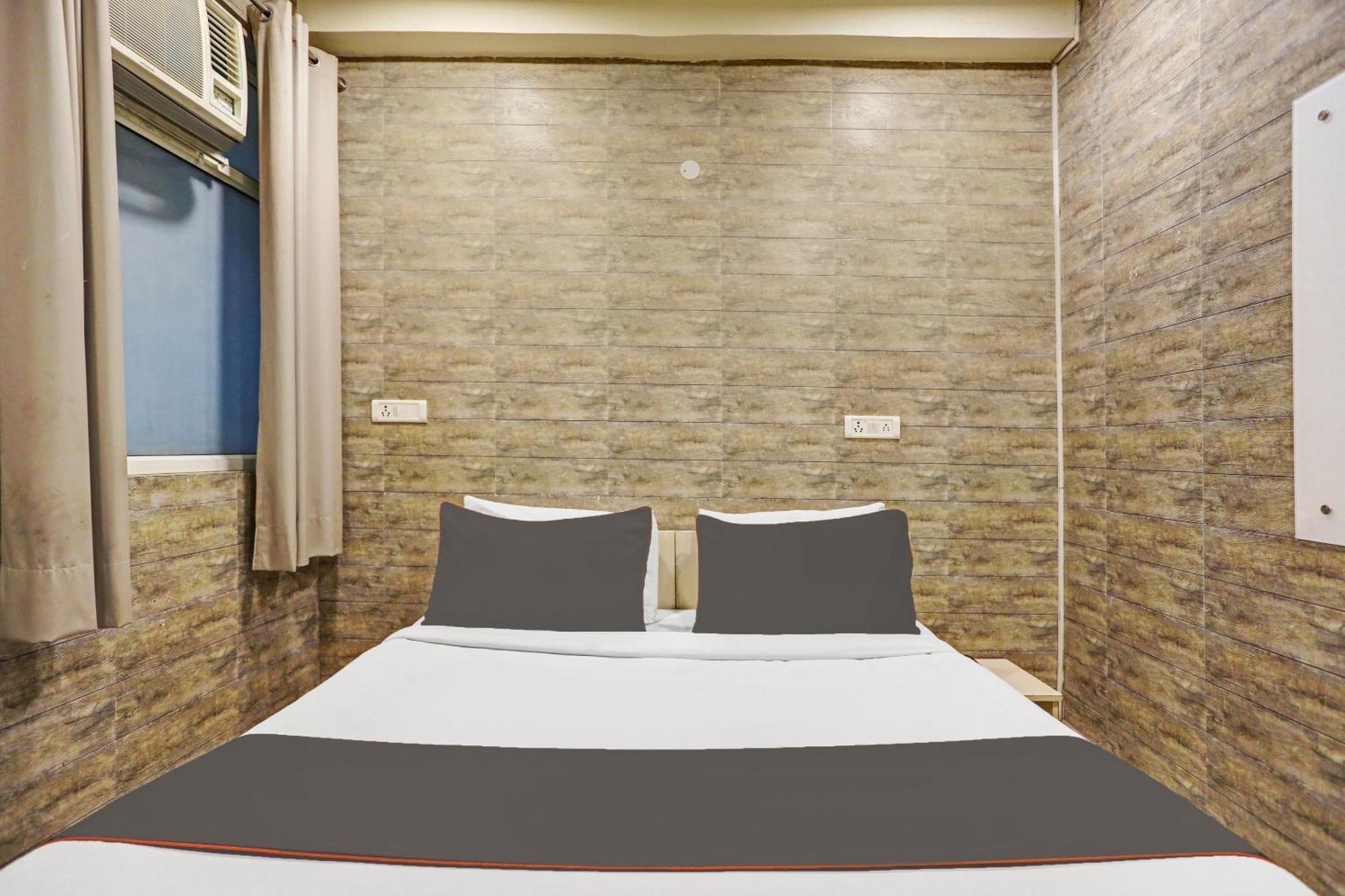 Collection O Model Town Metro View Hotel New Delhi Exterior photo