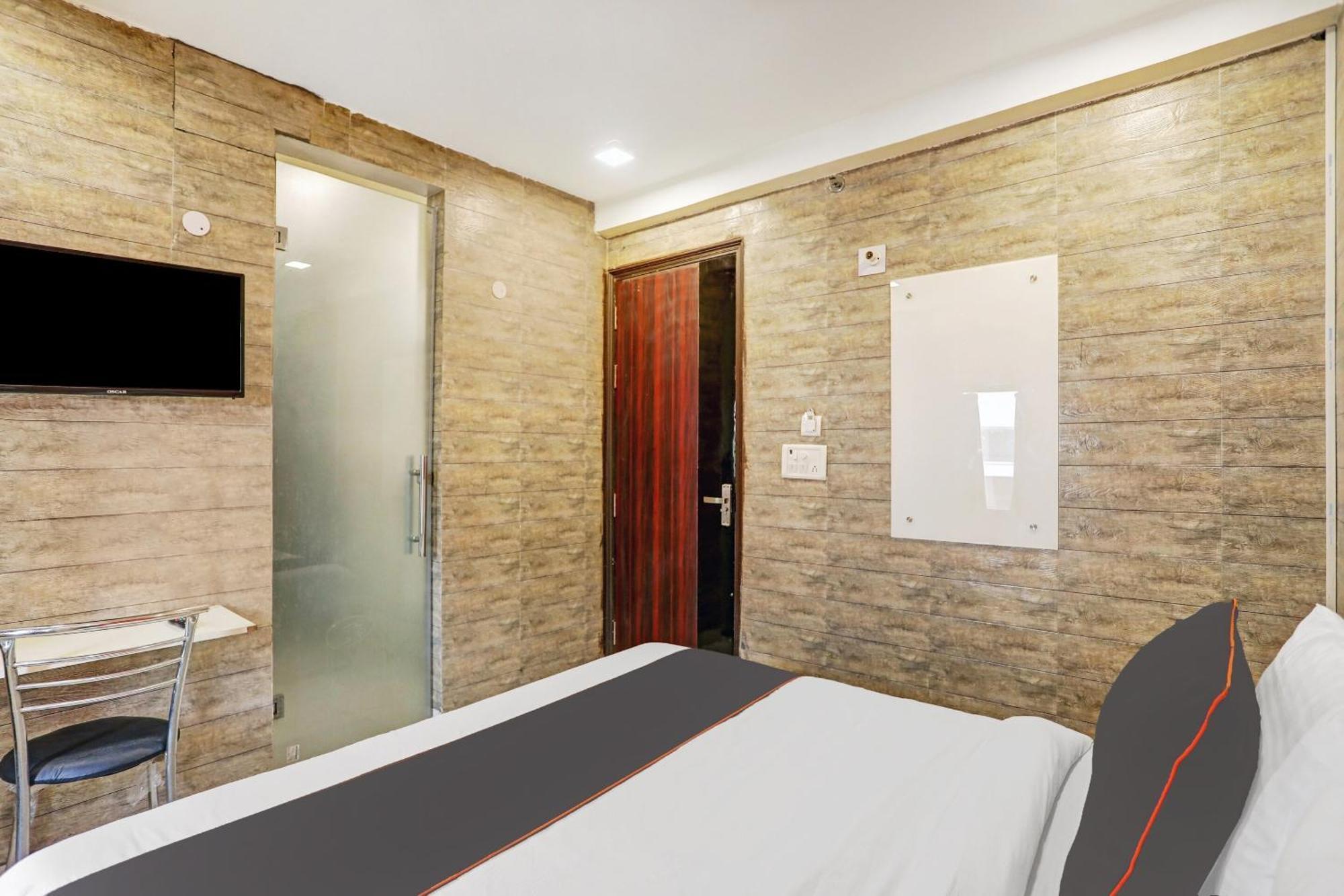 Collection O Model Town Metro View Hotel New Delhi Exterior photo