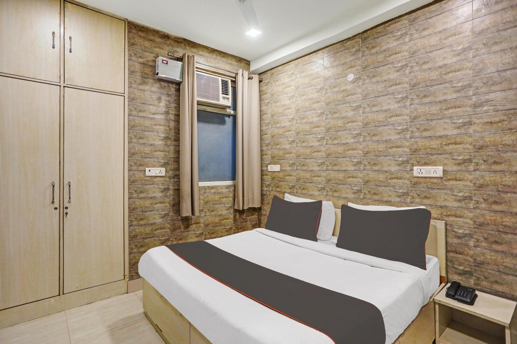 Collection O Model Town Metro View Hotel New Delhi Exterior photo